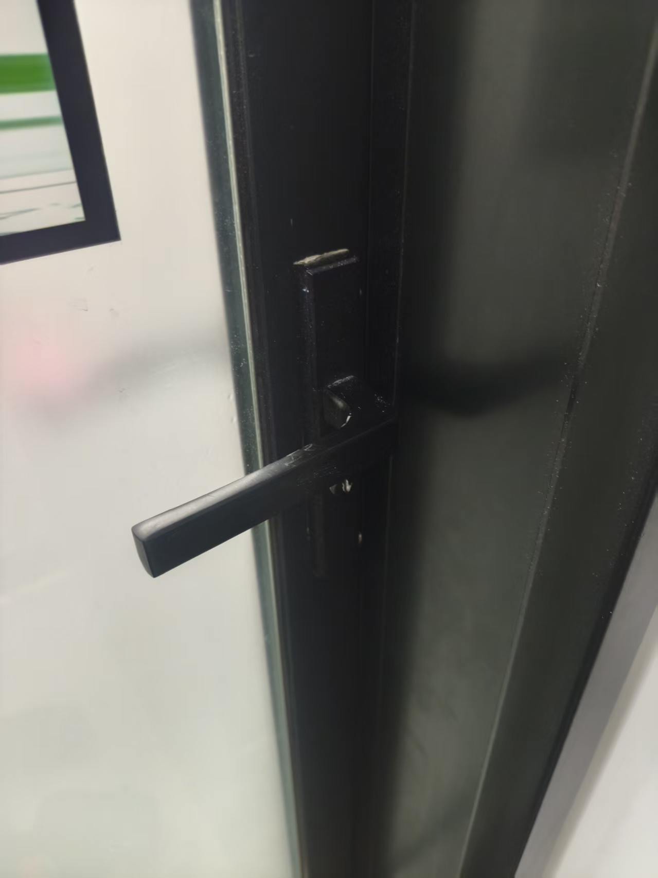 融创天瑞厕所门锁反锁开锁现场